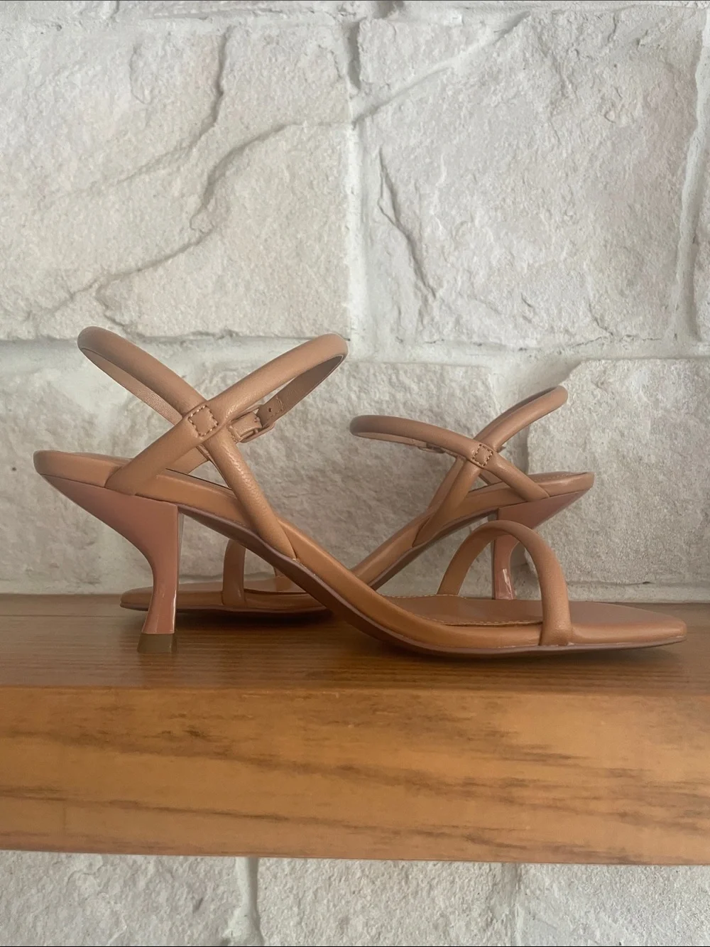NWT -Bibi Lou camel Simple Strappy Kitten Heels EU36